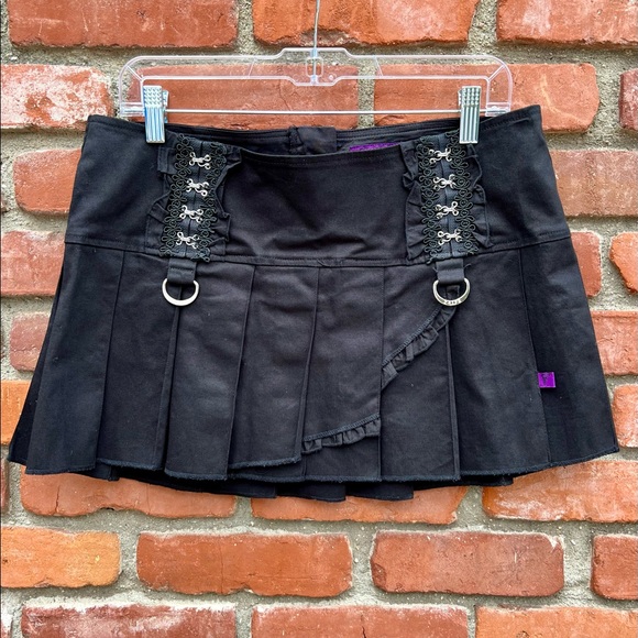 Tripp nyc Dresses & Skirts - Black Pleated Tripp Skirt With Detachable Belt Accessory